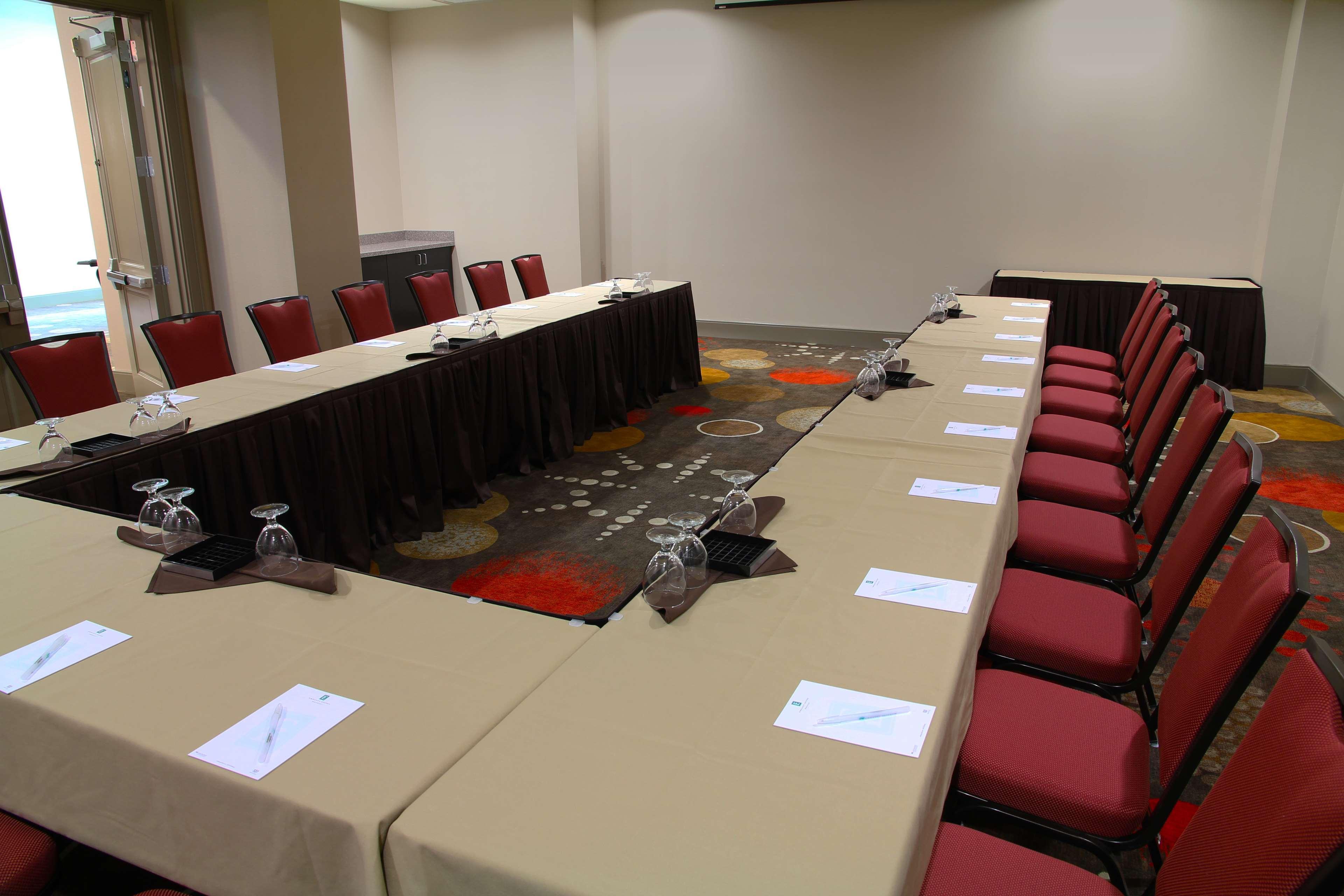 Embassy Suites Ontario - Airport Affari foto